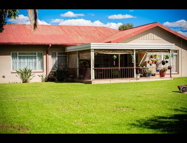 4 BEDROOM HOUSE FOR SALE IN HOSPITAALPARK